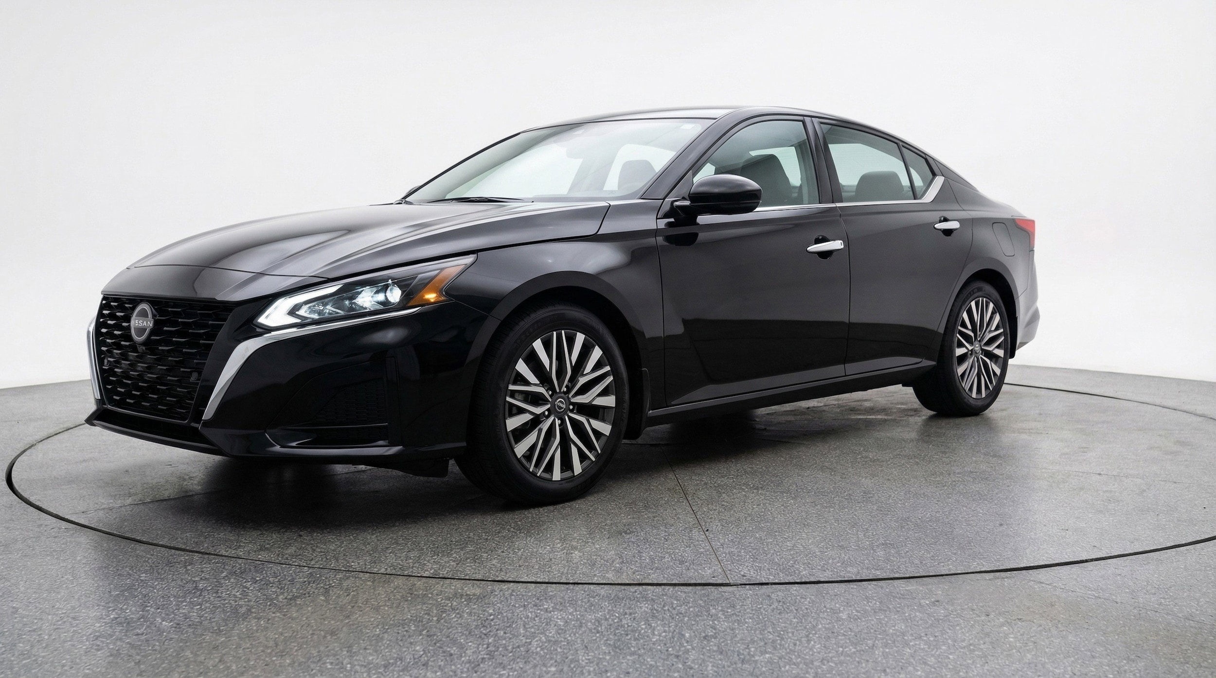 Thumbnail: 2025 Nissan Altima - 3