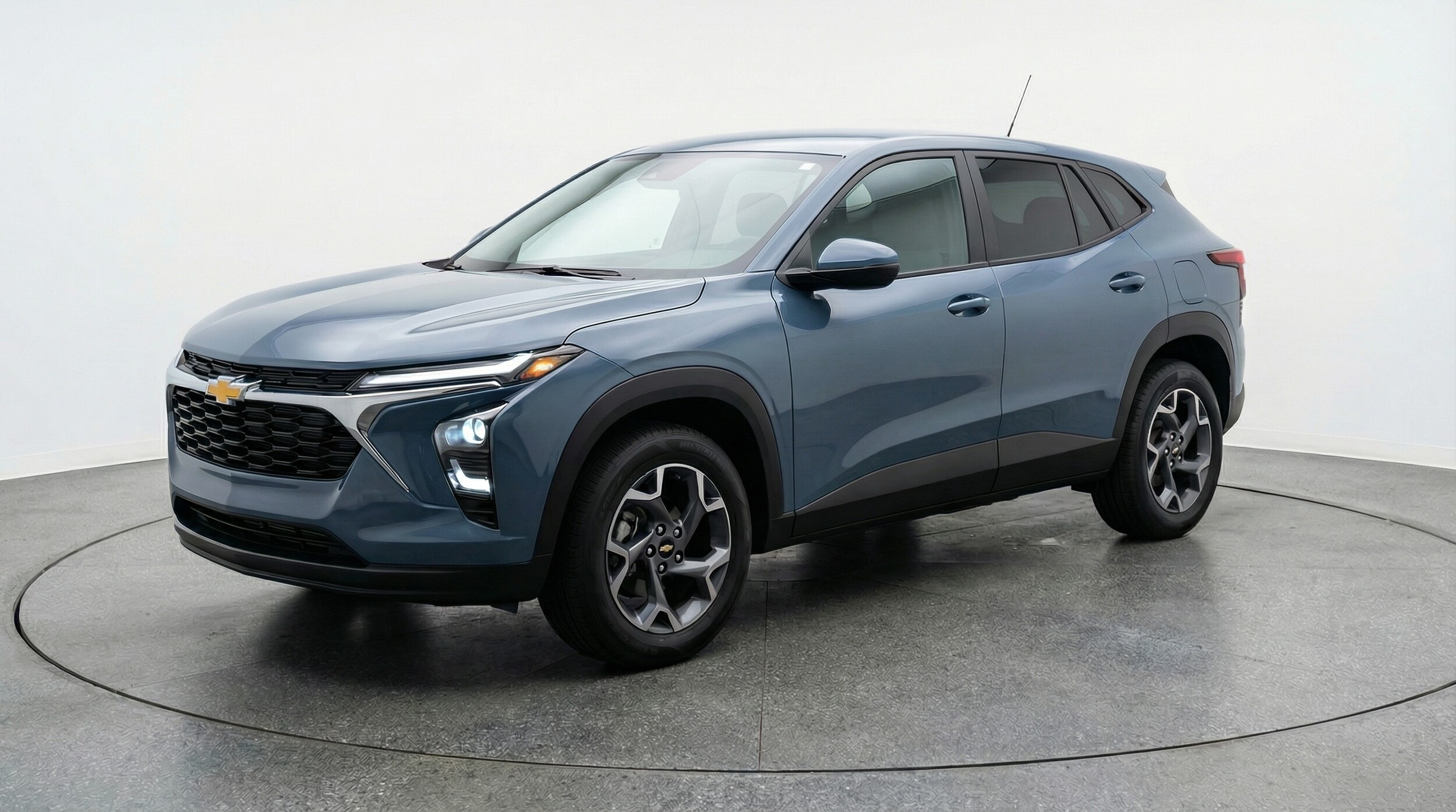 Thumbnail: 2025 Chevrolet Trax - 3