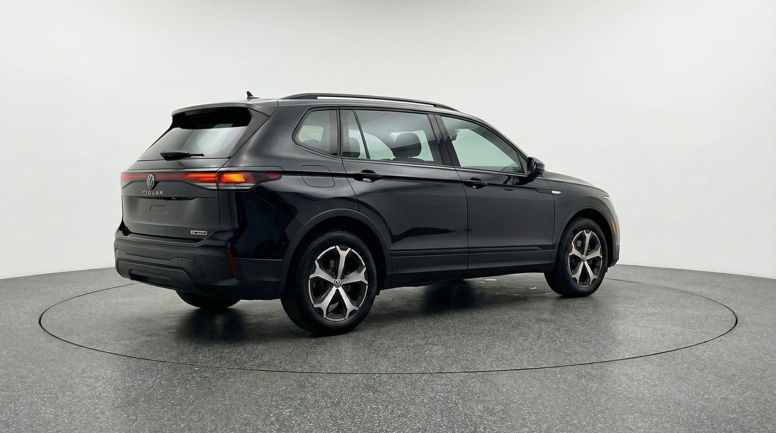 Thumbnail: 2026 Volkswagen Tiguan - 9