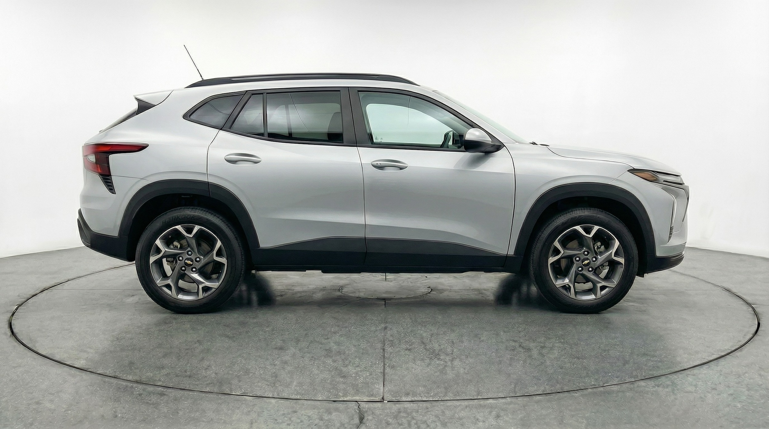 Thumbnail: 2025 Chevrolet Trax - 8