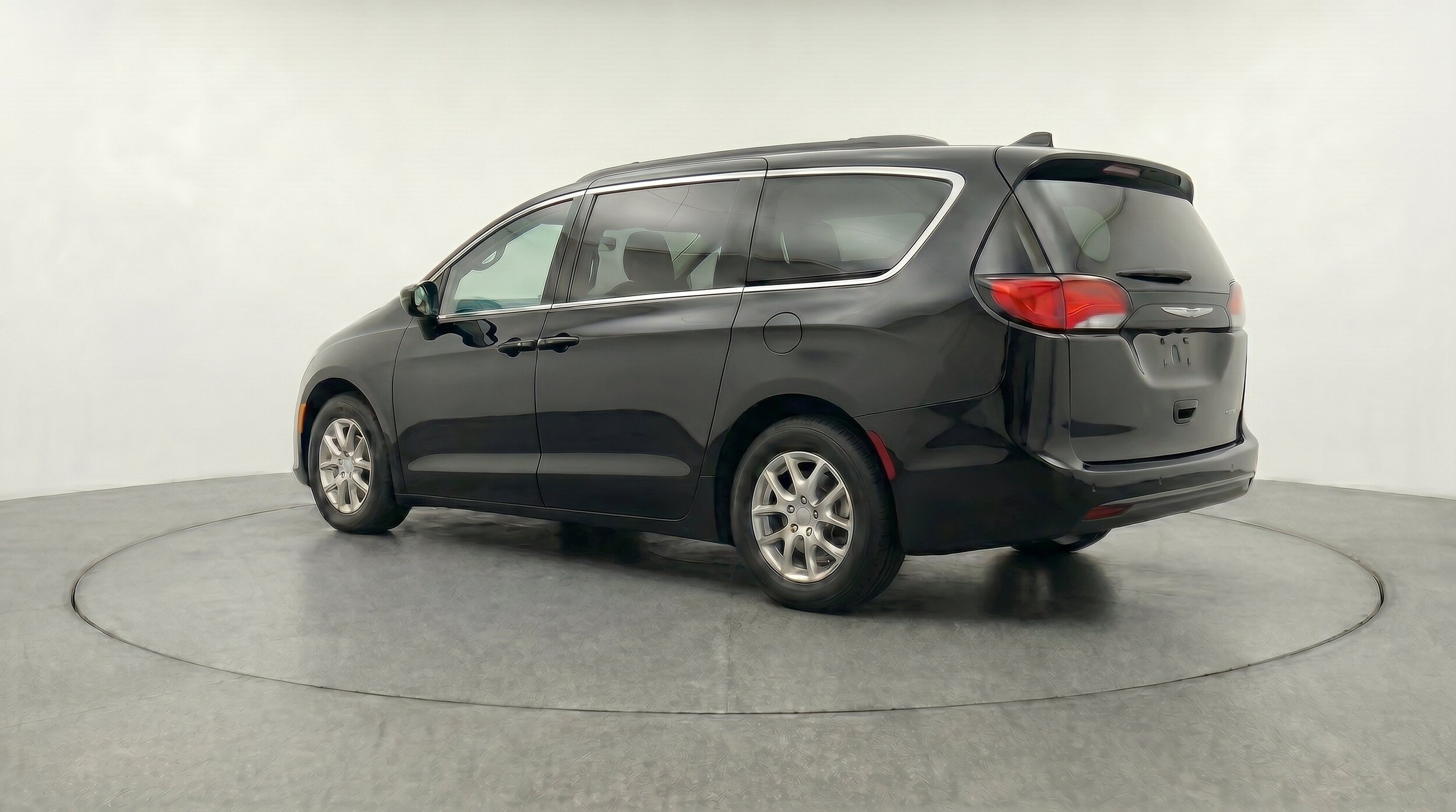 Thumbnail: 2024 Chrysler Voyager - 6