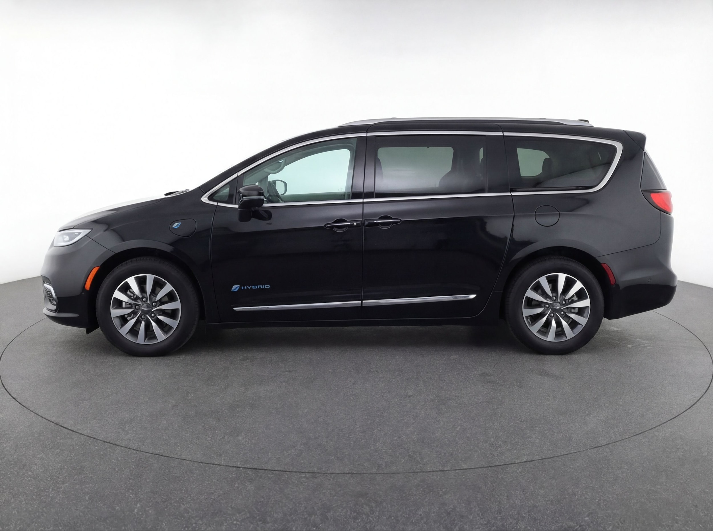 Thumbnail: 2023 Chrysler Pacifica - 4