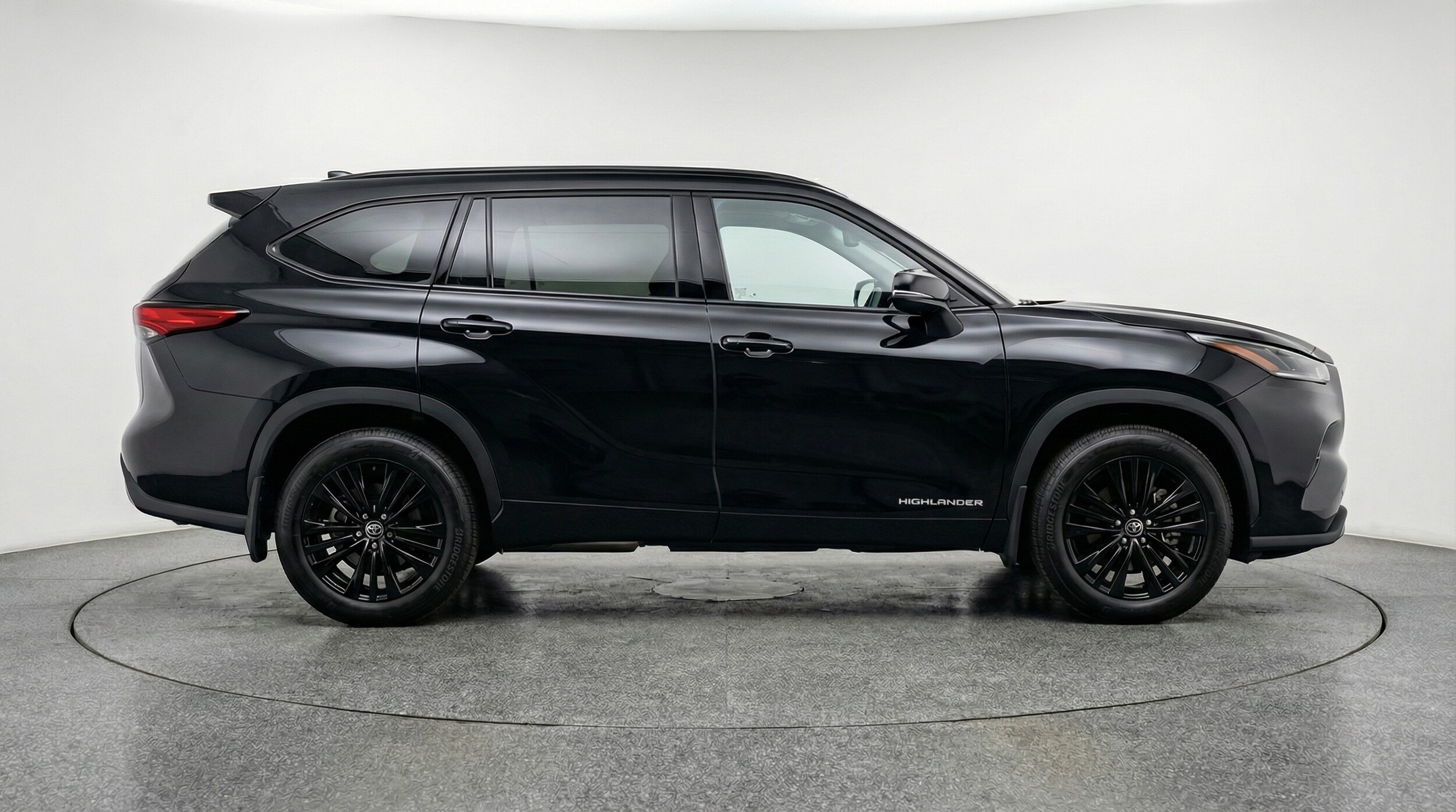 Thumbnail: 2025 Toyota Highlander - 8