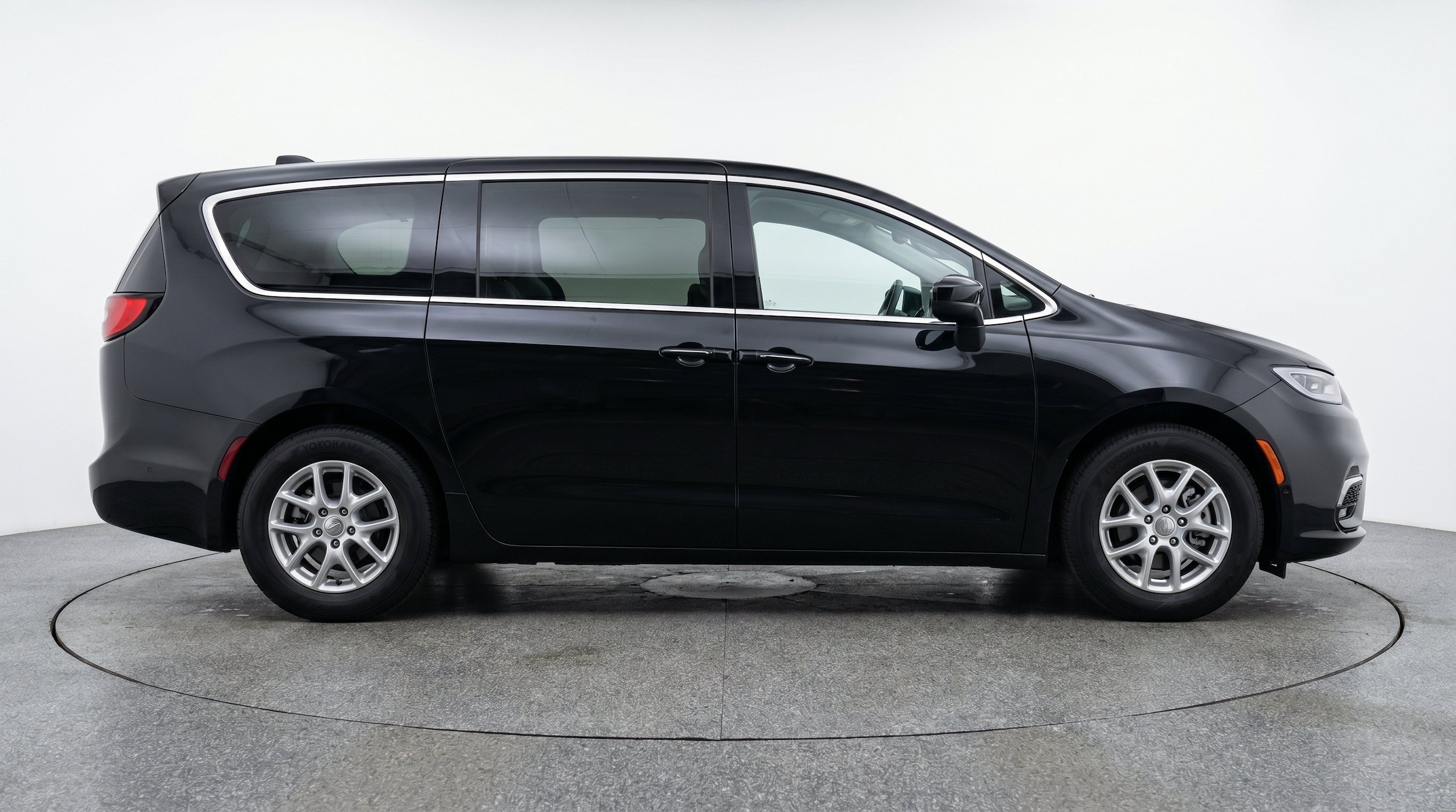 Thumbnail: 2024 Chrysler Voyager - 11