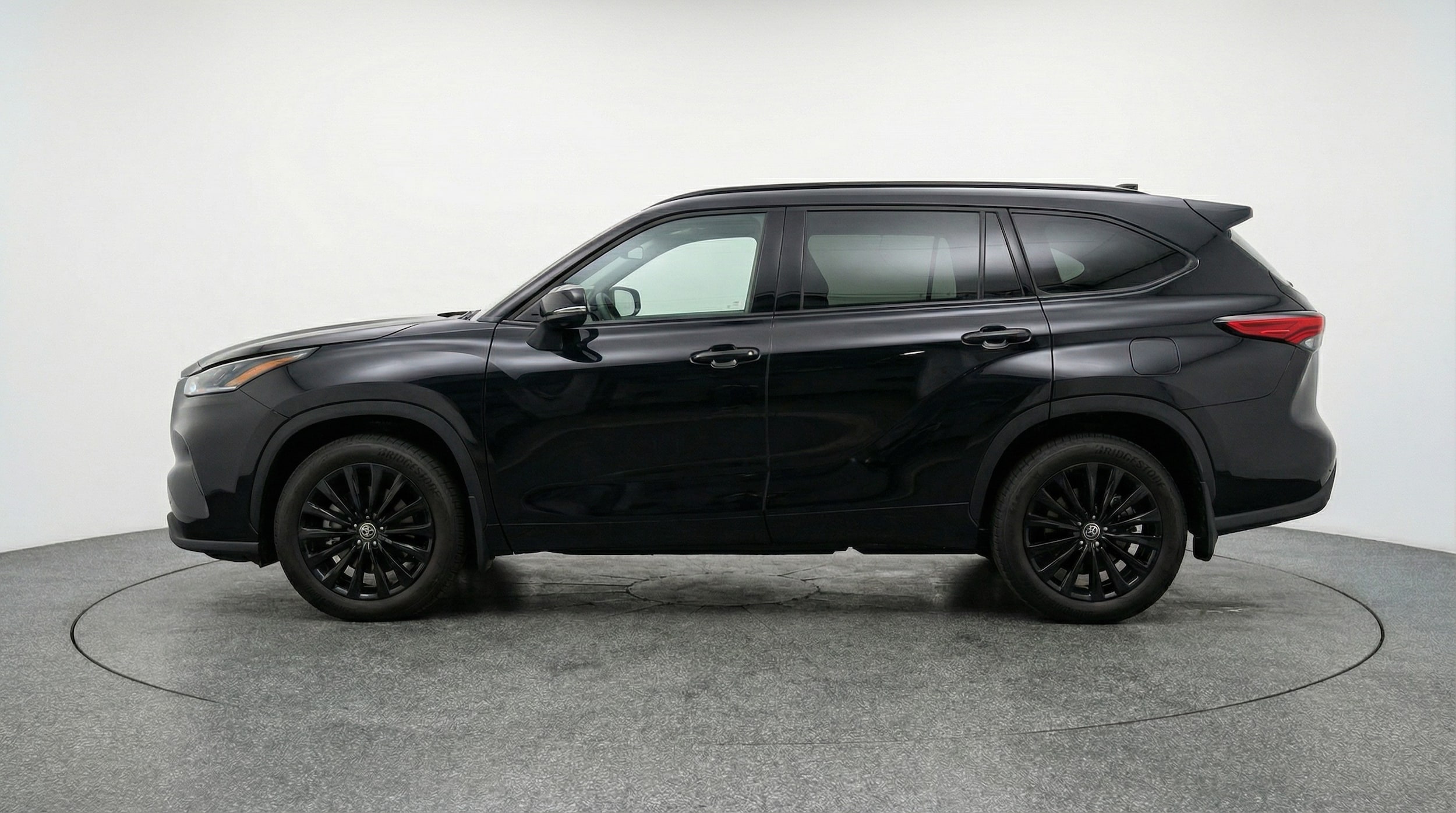 Thumbnail: 2025 Toyota Highlander - 4