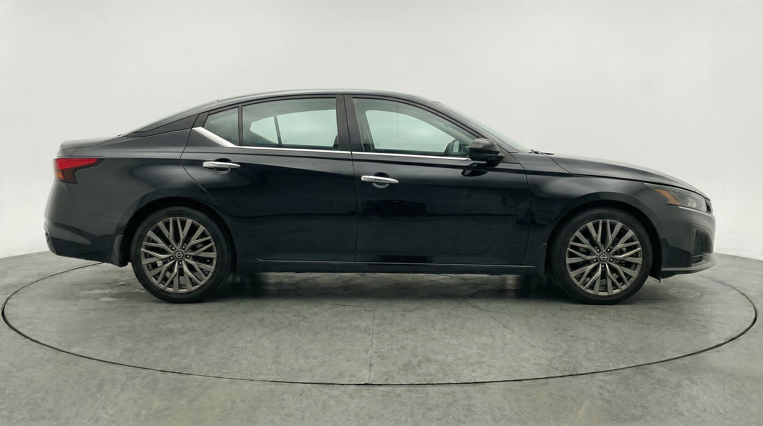 Thumbnail: 2025 Nissan Altima - 8