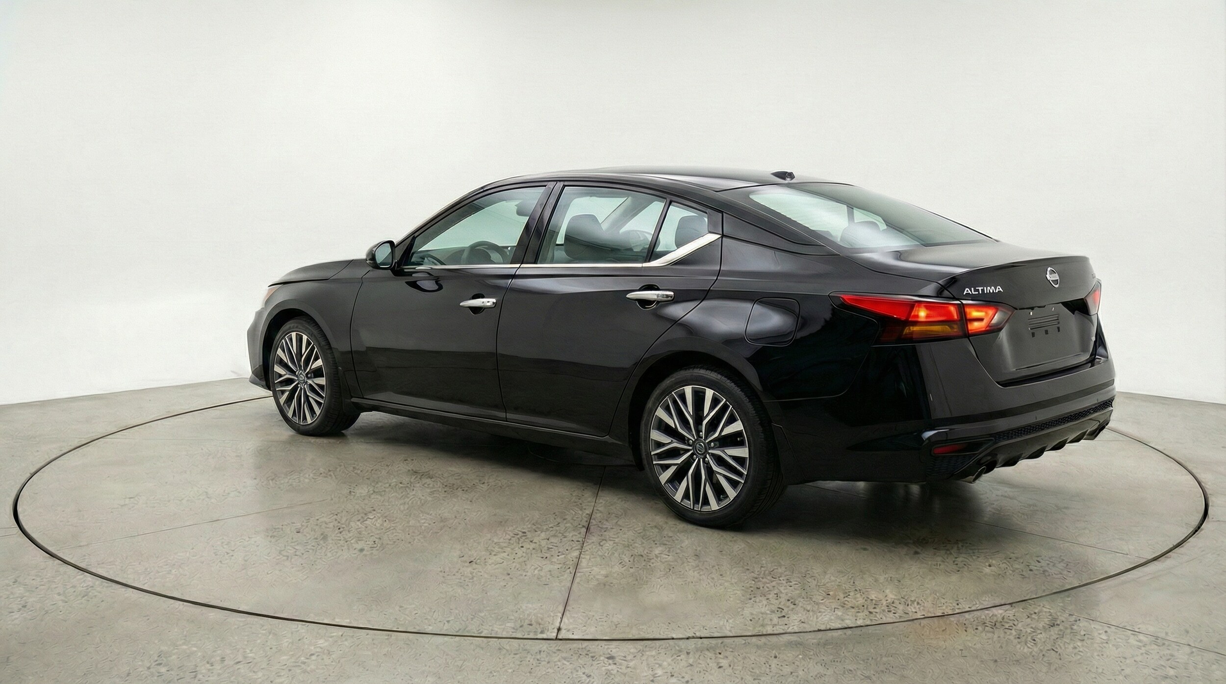 Thumbnail: 2025 Nissan Altima - 5