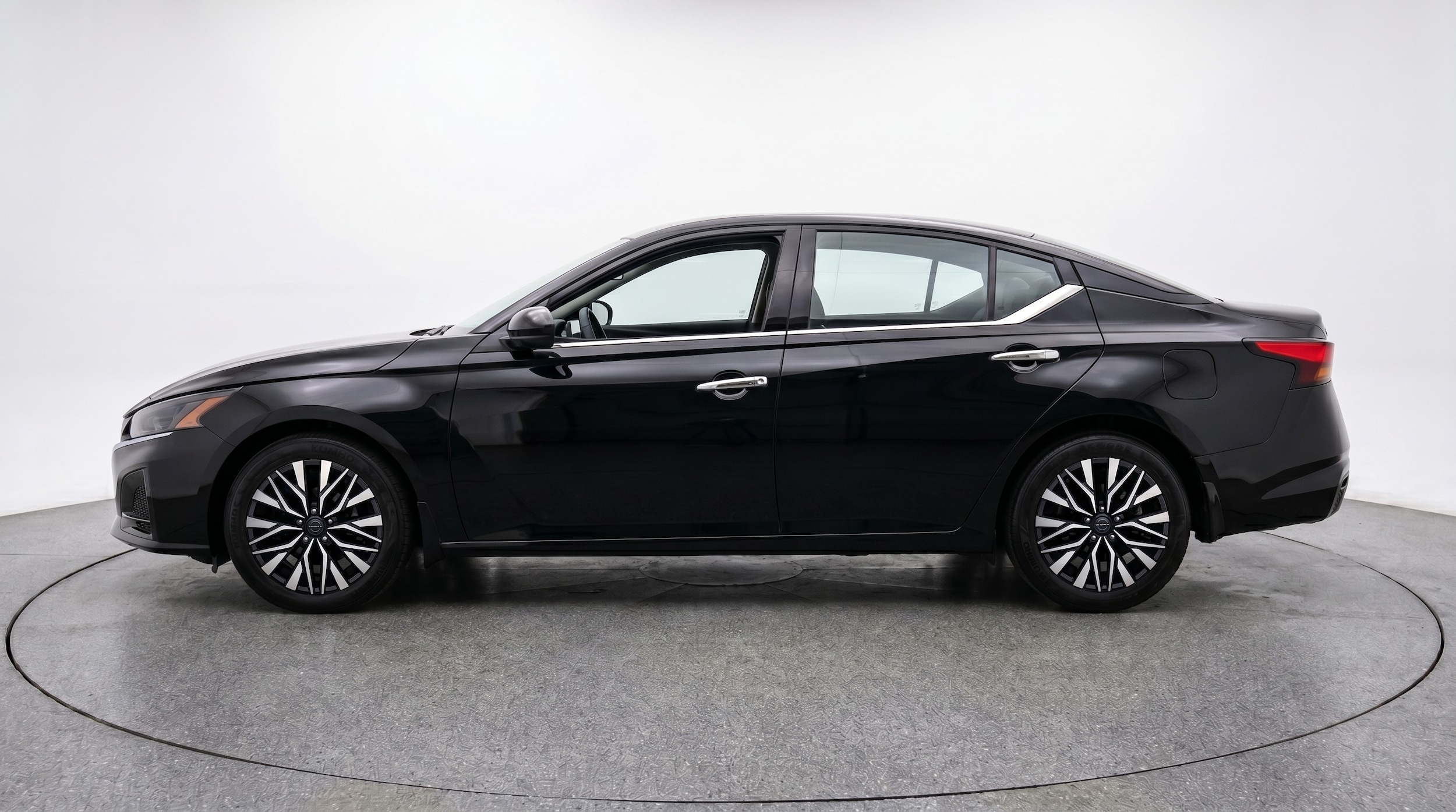 Thumbnail: 2025 Nissan Altima - 4