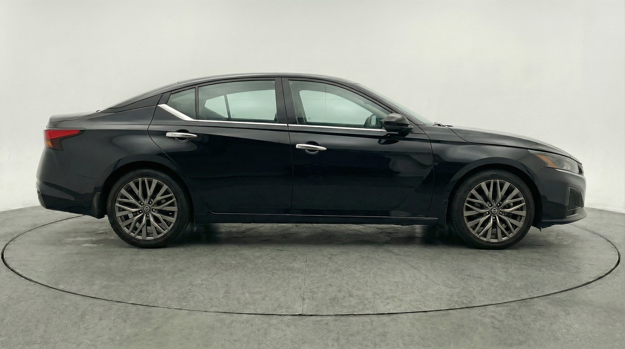 Thumbnail: 2025 Nissan Altima - 8