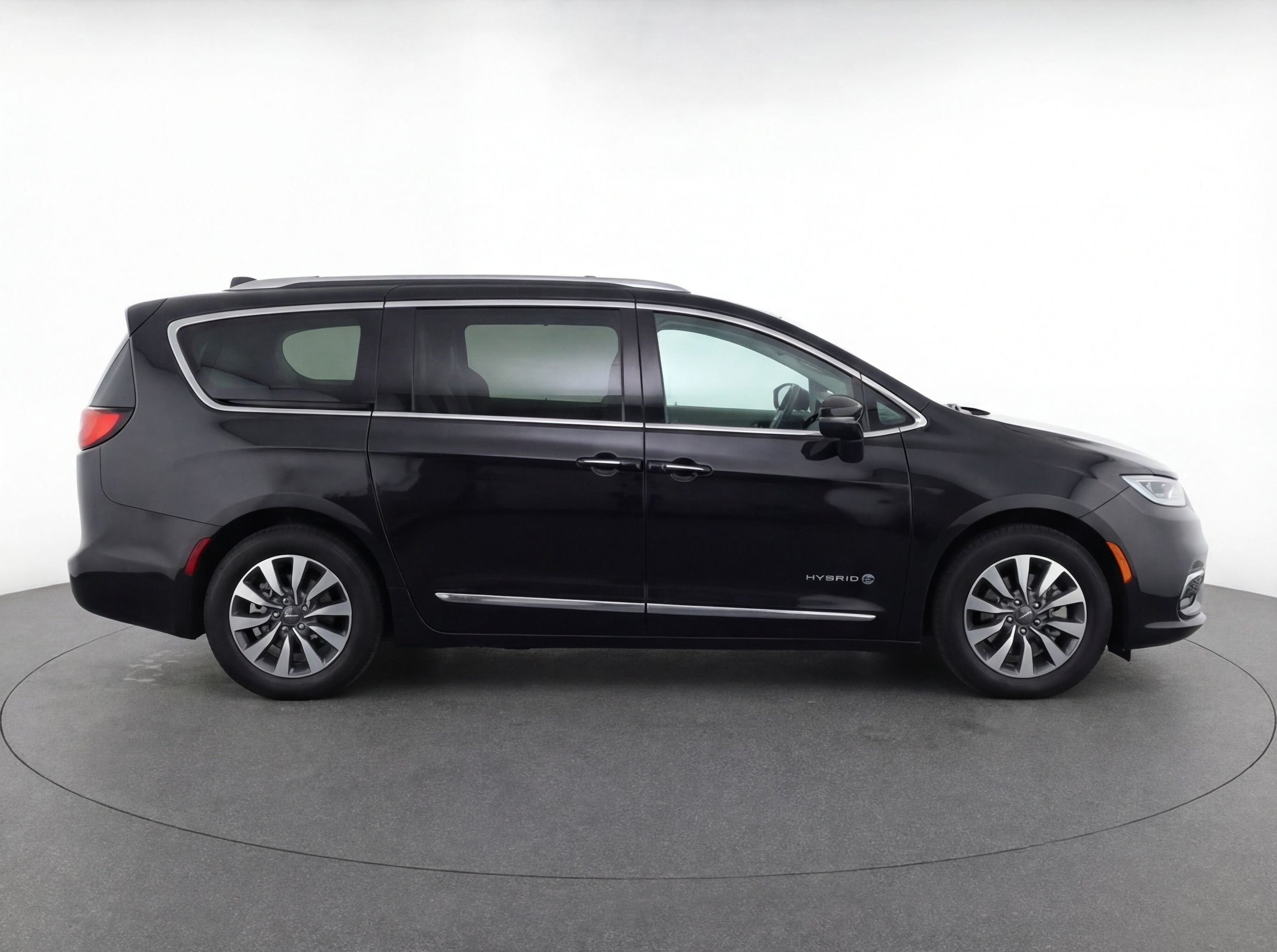 Thumbnail: 2023 Chrysler Pacifica - 8