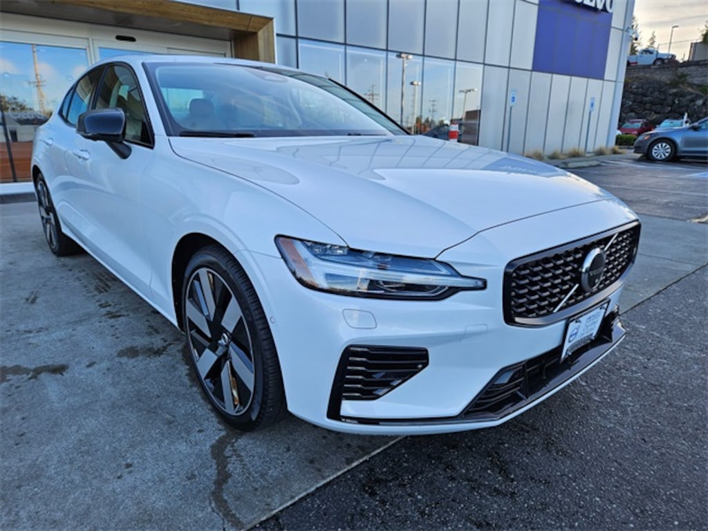 Certified 2025 Volvo S90 Plug-In Hybrid T8 Plus Sedan