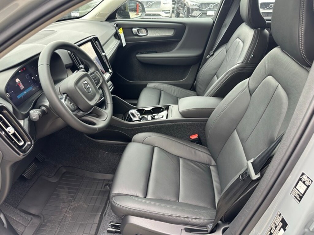 New 2026 Volvo XC40 B5 Plus SUV