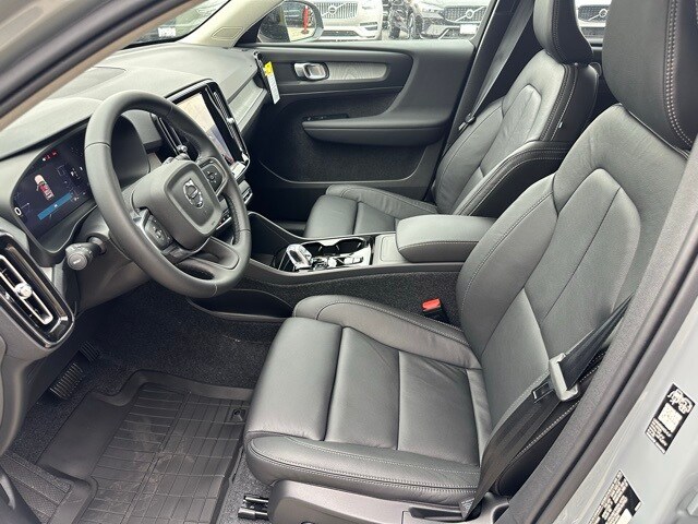 2026 Volvo XC40 Plus photo 2