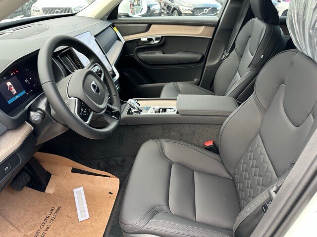 2026 Volvo XC90 Plus photo 2