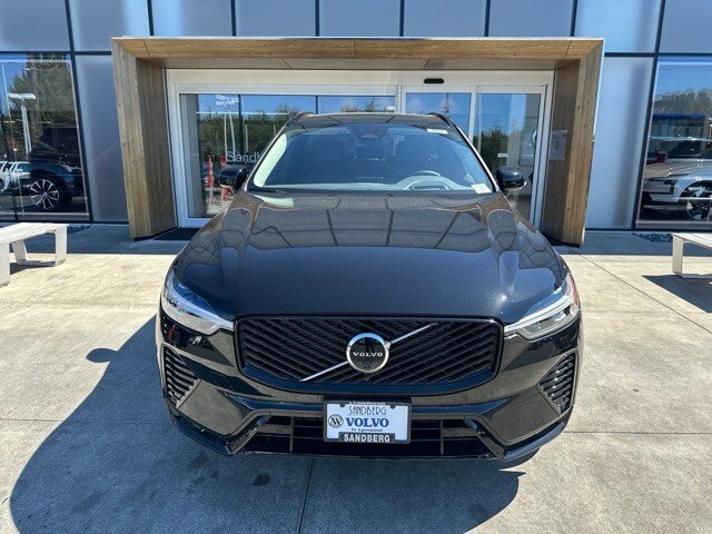 2026 Volvo XC60 B5 photo 3