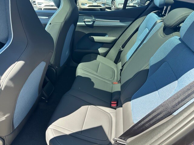 2025 Volvo EX30 Plus photo 2