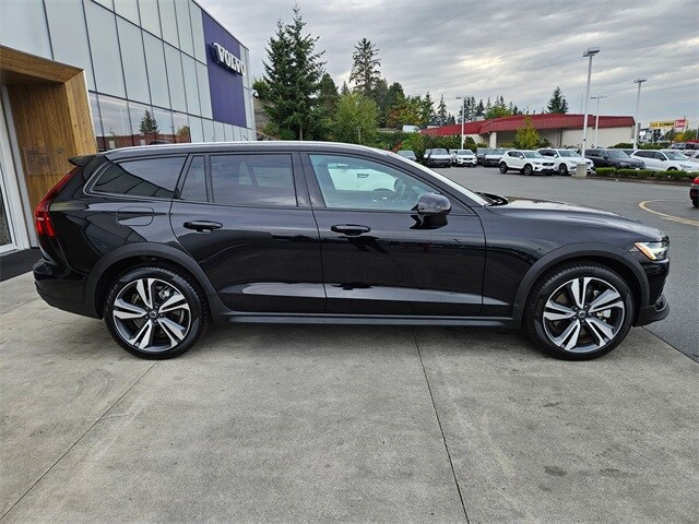 2025 Volvo V60 Plus photo 3