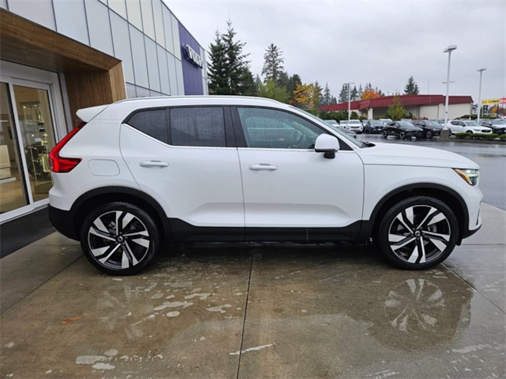 Certified 2024 Volvo XC40 B5 Ultimate Bright SUV