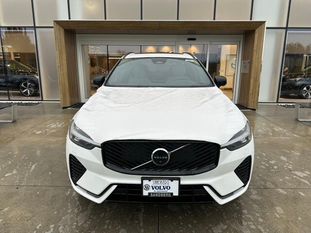 2026 Volvo XC60 B5 Plus photo 2