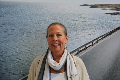Staff member Lynell Johnson from 6de9e55b3080