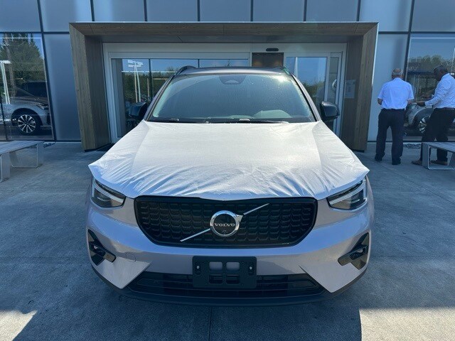 2026 Volvo XC40 photo 2