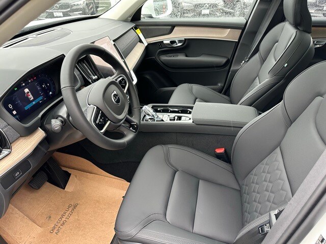 2025 Volvo XC90 Plus photo 2
