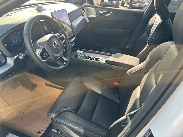 2026 Volvo XC60 Hybrid T8 Black Edition photo 2