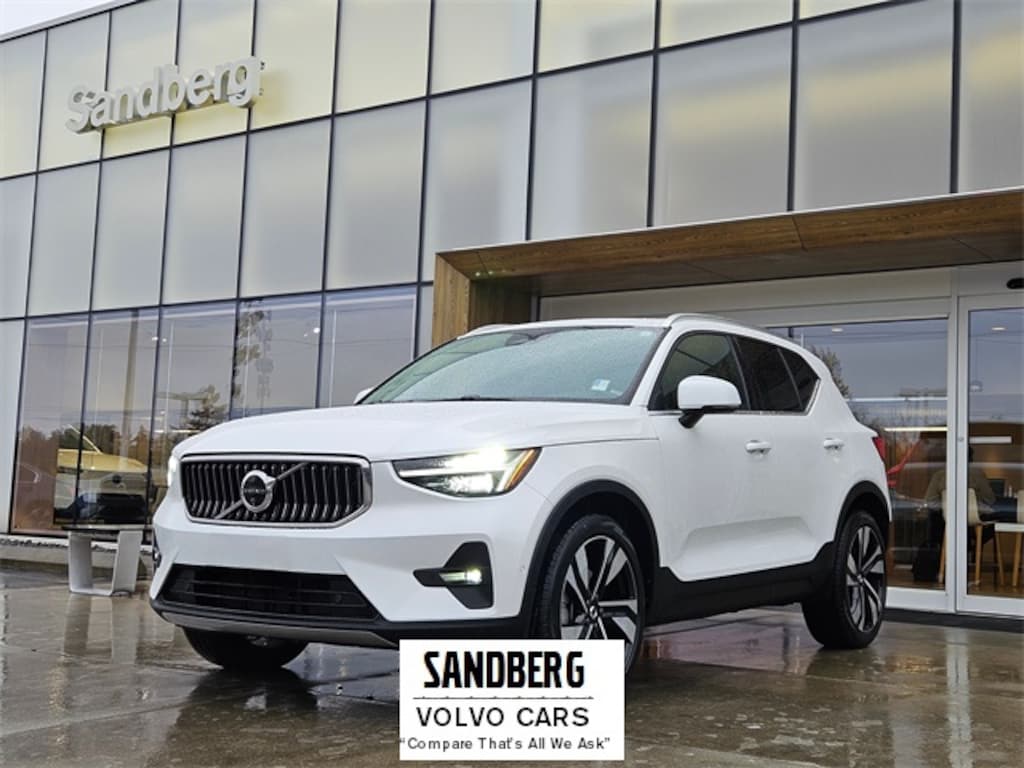 Certified 2024 Volvo XC40 B5 Ultimate Bright SUV