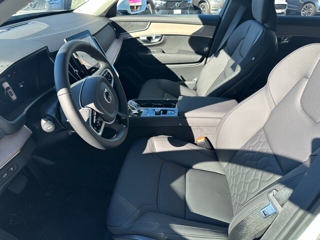 2026 Volvo XC90 Recharge T8 Plus photo 2