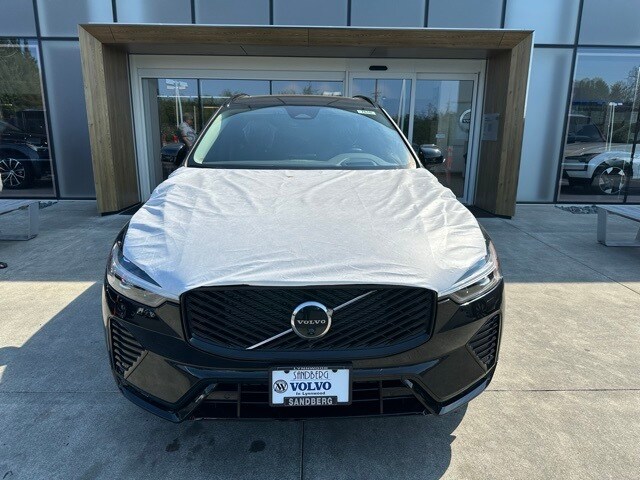 2026 Volvo XC60 B5 photo 3