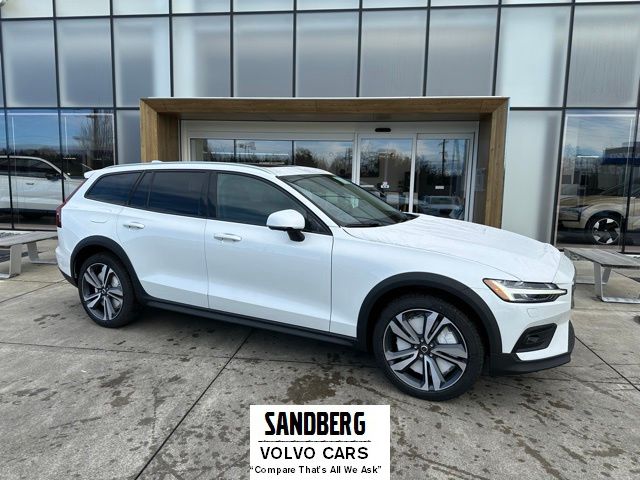 2026 Volvo V60 Cross Country B5 Plus AWD's photo