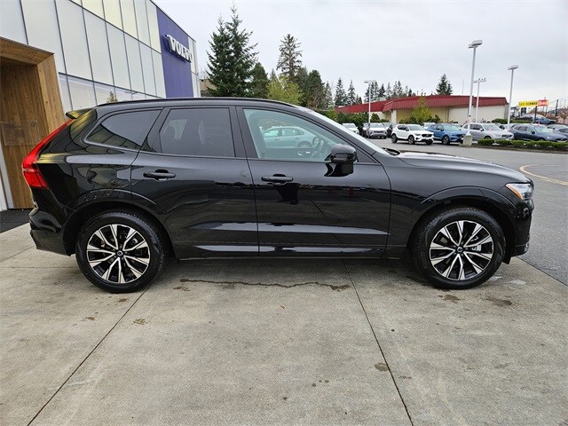 2025 Volvo XC60 B5 Plus photo 2