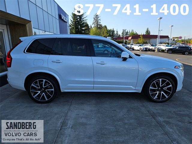 2022 Volvo XC90 T6 AWD Momentum photo 2