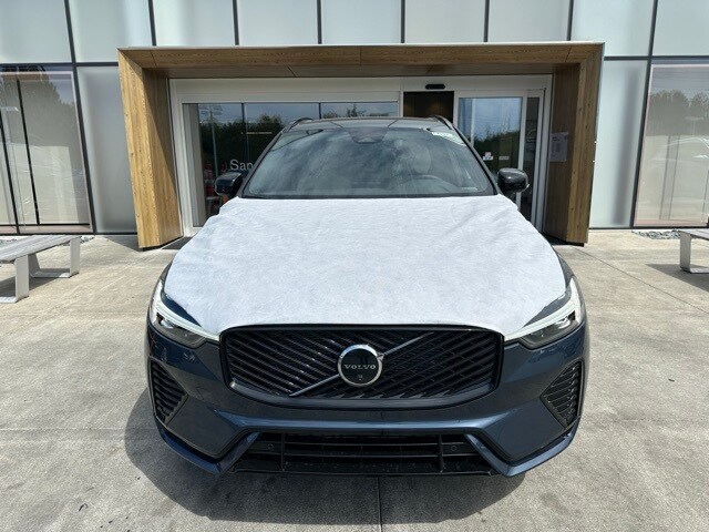 2026 Volvo XC60 B5 Plus photo 2