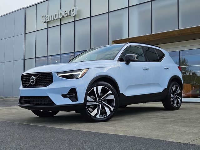 2025 Volvo XC40