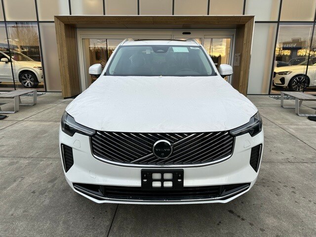 2025 Volvo XC90 T8 Plus photo 3