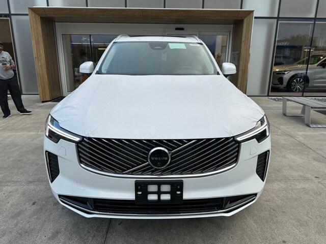 2026 Volvo XC90 Plus photo 3