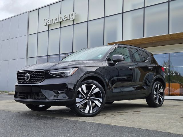 2025 Volvo XC40 B5 Plus Dark AWD's photo