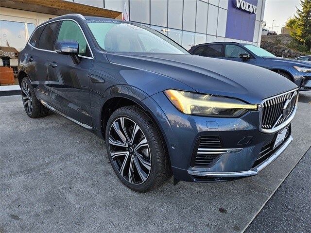 2023 Volvo XC60 Recharge Hybrid Ultimate photo 3