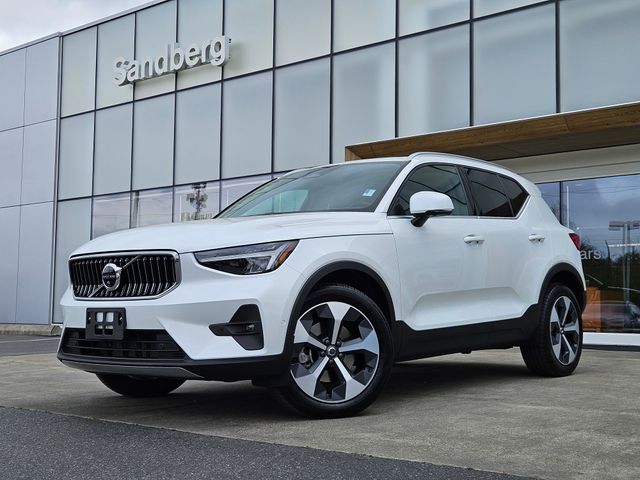 2025 Volvo XC40 B5 Plus Bright AWD's photo