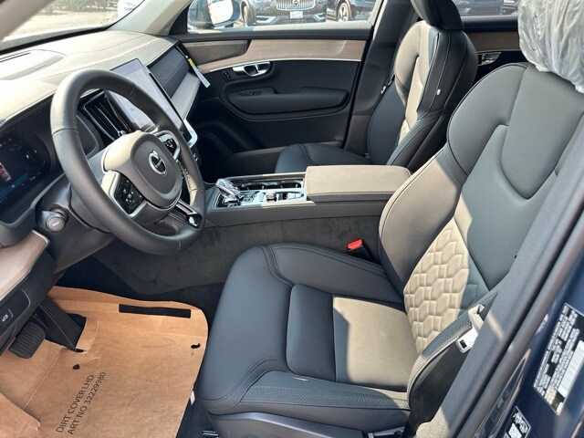 2026 Volvo XC90 Plus photo 2