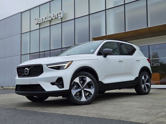 2025 Volvo XC40 B5 Plus Dark AWD's photo