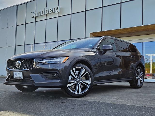 2025 Volvo V60 Cross Country B5 Plus AWD's photo