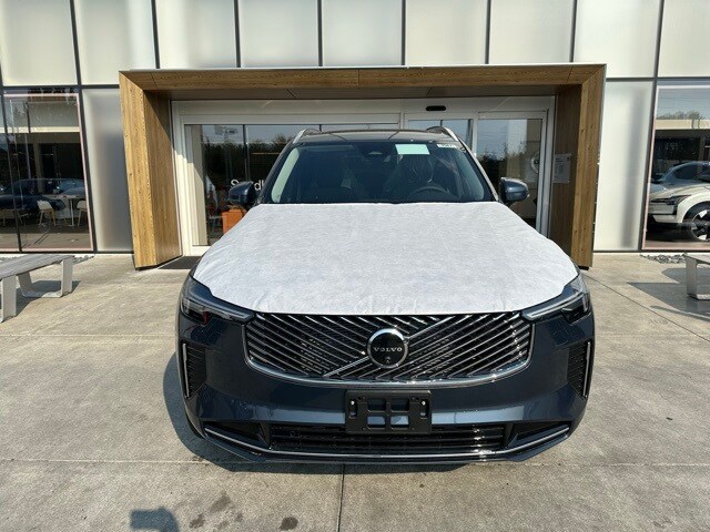 2026 Volvo XC90 Plus photo 3