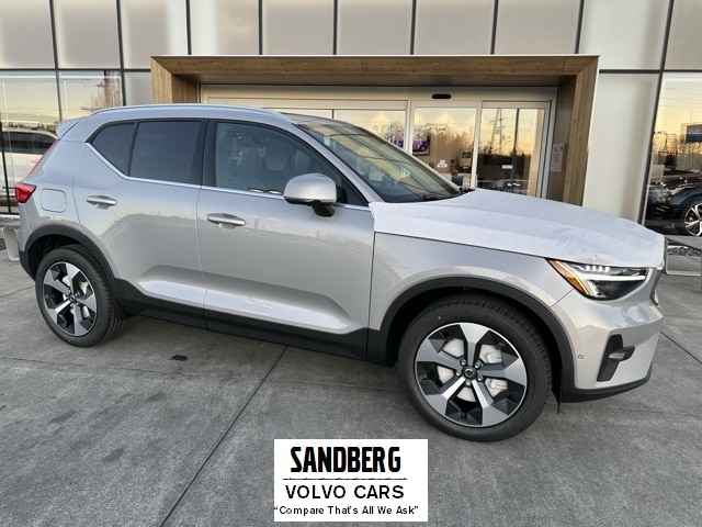 2025 Volvo XC40 B5 Plus Bright Theme
