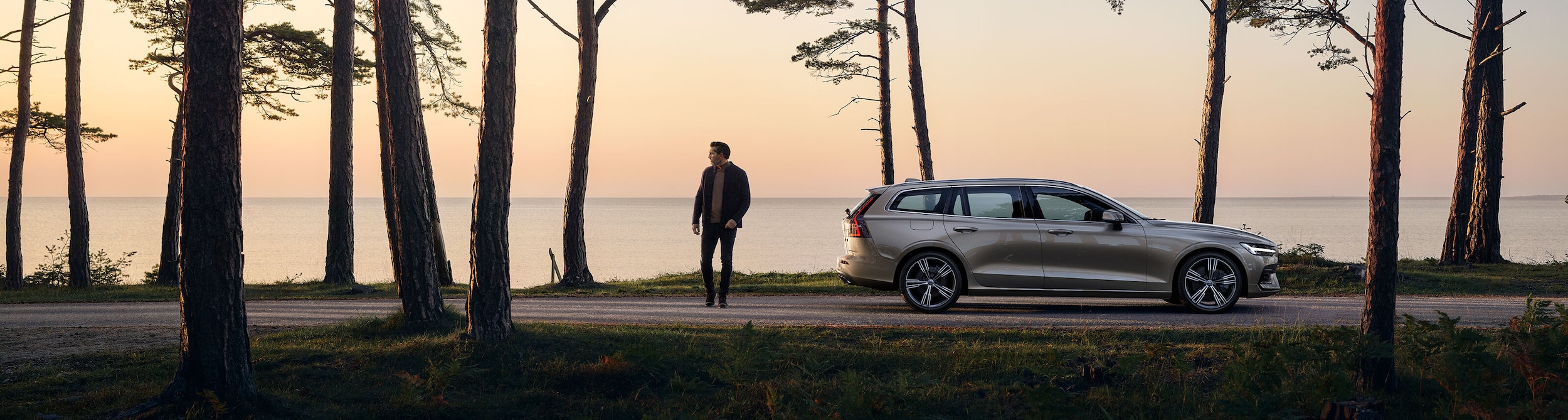 https://pictures.dealer.com/s/sandbergnorthwestvolvovcna/0707/efa303eee8a93e675cf7b896bccaeb5ex.jpg
