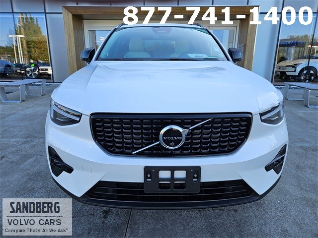 2023 Volvo XC40 AWD Ultimate photo 2