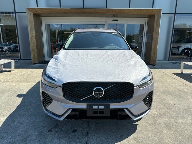 2026 Volvo XC60 B5 Plus photo 3