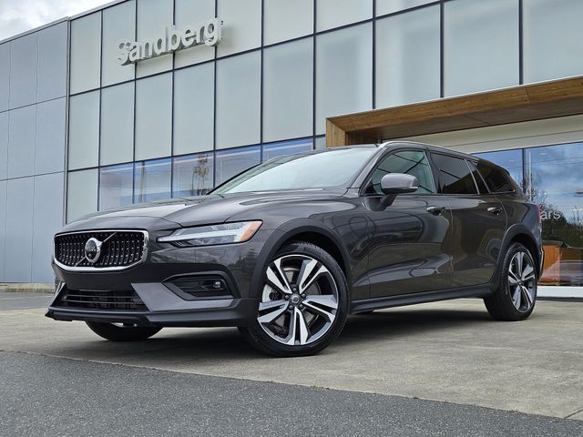 2025 Volvo V60 Cross Country B5 Plus AWD's photo