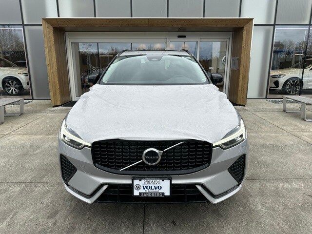 2025 Volvo XC60 B5 Core photo 3